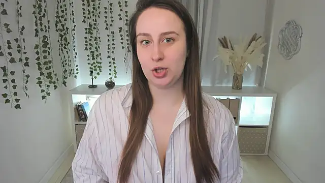 Snapshot of Lattea chatting on February 4, 2025, 4:50 pm Lattea online show from February 4, 2025, 4:50 pm