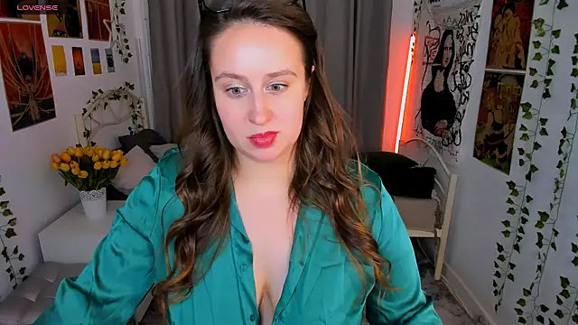 Snapshot of Lattea chatting on October 4, 2025, 9:16 pm Lattea online show from October 4, 2025, 9:16 pm