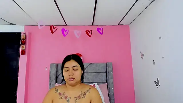 LaylaHolmes online show from April 20, 2026, 11:35 am