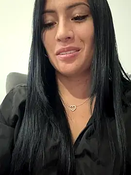 Sara luna  online show from December 5, 2025, 8:17 pm