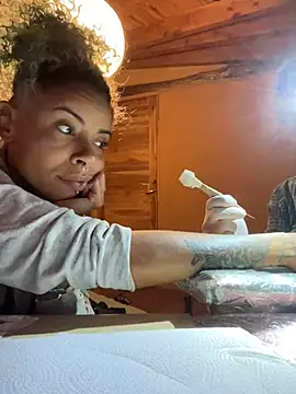 Snapshot of sammoura01 chatting on February 6, 2025, 12:33 am sammoura01 online show from February 6, 2025, 12:33 am