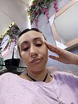 Snapshot of LunaDeCristall chatting on November 19, 2025, 9:37 pm LunaDeCristall online show from November 19, 2025, 9:37 pm