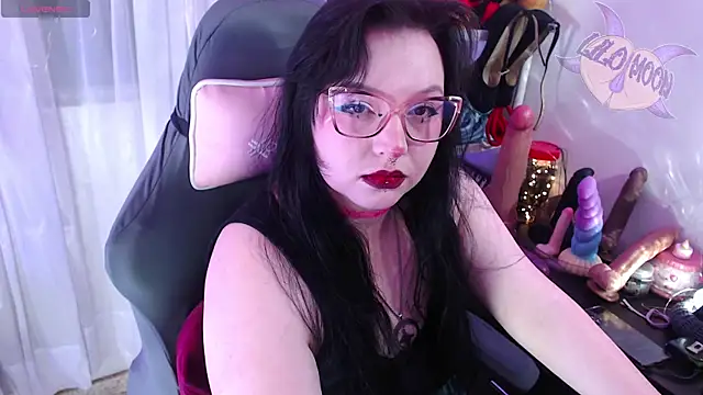 Snapshot of LiloMoon69 chatting on October 19, 2025, 1:19 am LiloMoon69 online show from October 19, 2025, 1:19 am