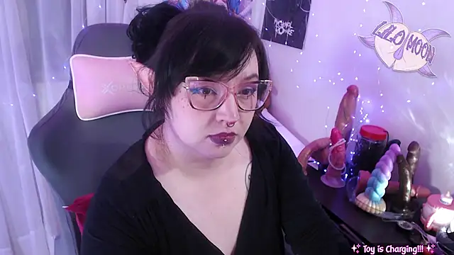 LiloMoon69 online show from May 26, 2026, 6:33 am