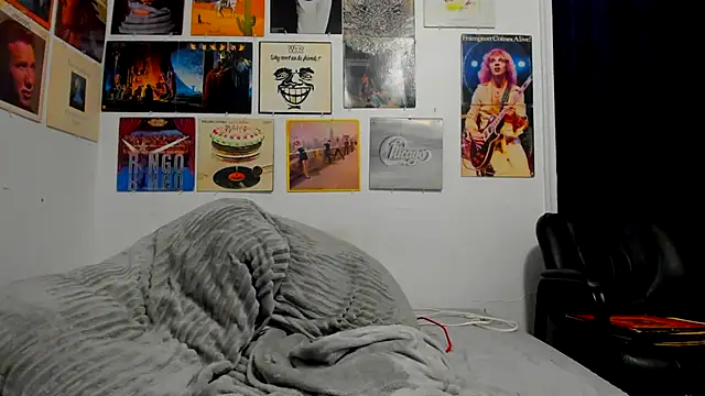 cloudyystar666 online show from November 25, 2025, 6:25 am