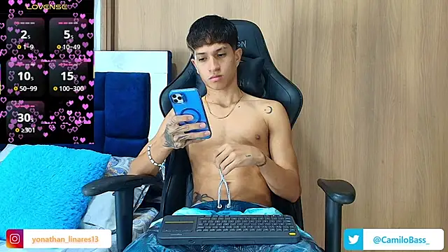 Snapshot of _CamiloBass chatting on December 19, 2025, 12:47 am CamiloBass online show from December 19, 2025, 12:47 am