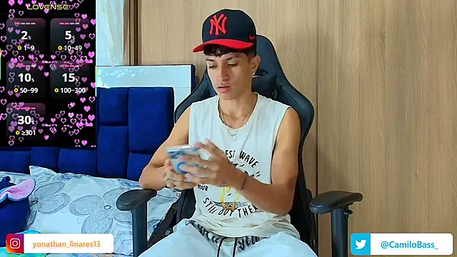 Snapshot of _CamiloBass chatting on February 1, 2026, 8:18 pm CamiloBass online show from February 1, 2026, 8:18 pm