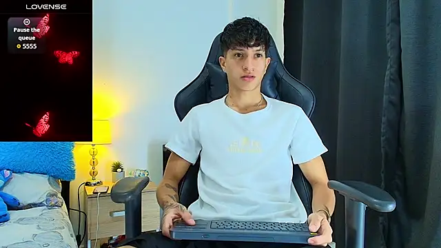 Snapshot of _CamiloBass chatting on June 21, 2026, 12:49 am CamiloBass online show from June 21, 2026, 12:49 am