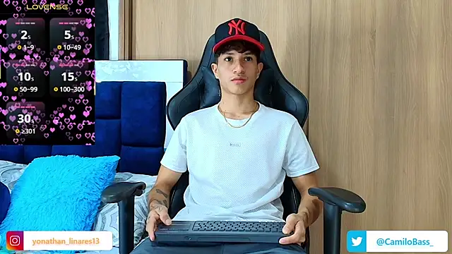 Snapshot of _CamiloBass chatting on March 1, 2026, 1:16 am CamiloBass online show from March 1, 2026, 1:16 am