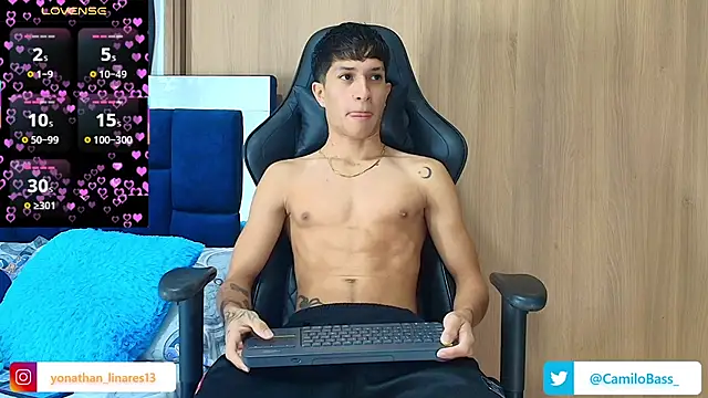 Snapshot of _CamiloBass chatting on December 21, 2025, 8:20 pm CamiloBass online show from December 21, 2025, 8:20 pm