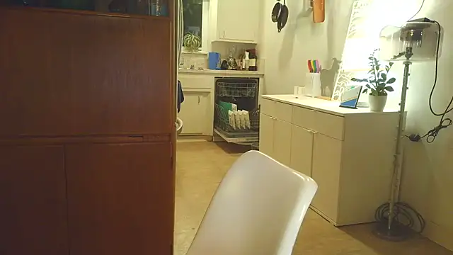 costanza7070 online show from February 6, 2026, 5:14 am