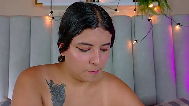 Snapshot of EngelStone chatting on November 1, 2025, 8:14 pm EngelStone online show from November 1, 2025, 8:14 pm