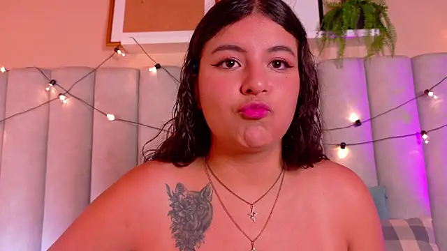 Snapshot of EngelStone chatting on November 10, 2025, 7:41 pm EngelStone online show from November 10, 2025, 7:41 pm