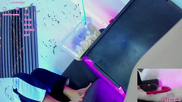 Piggy Eddy online show from November 22, 2025, 1:04 am