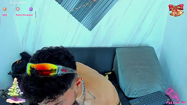 Snapshot of Piggy_Eddy chatting on December 16, 2025, 4:06 am Piggy Eddy online show from December 16, 2025, 4:06 am