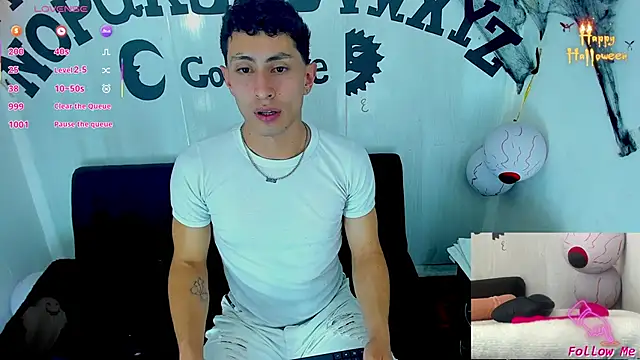 Piggy Eddy online show from October 31, 2025, 7:21 pm