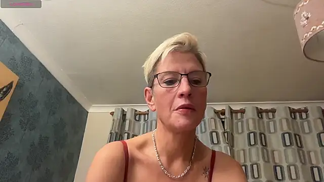 Snapshot of JennyHazel1 chatting on November 23, 2025, 6:40 pm JennyHazel1 online show from November 23, 2025, 6:40 pm