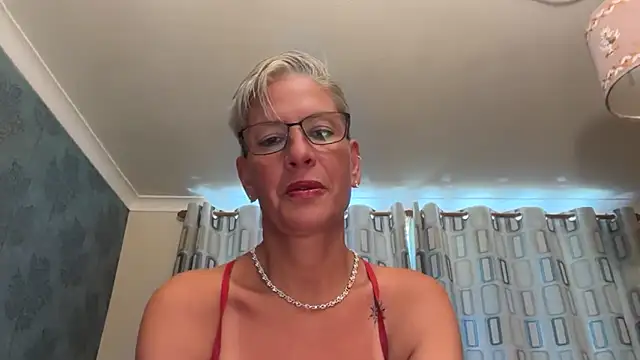 Snapshot of JennyHazel1 chatting on September 12, 2025, 1:00 pm JennyHazel1 online show from September 12, 2025, 1:00 pm