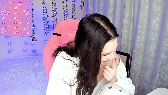 Snapshot of Alice___Rose chatting on October 14, 2025, 6:41 pm Alice Rose online show from October 14, 2025, 6:41 pm