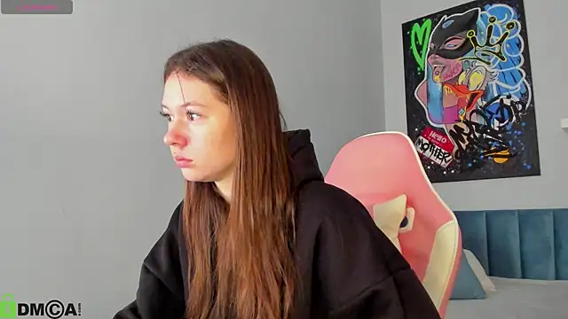 Snapshot of Nicole_Charm chatting on December 15, 2025, 12:05 am Nicole Charm online show from December 15, 2025, 12:05 am