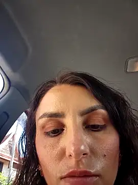 Snapshot of Izabella_Bella chatting on November 29, 2025, 6:35 am Izabella Bella online show from November 29, 2025, 6:35 am