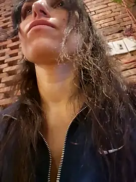 Snapshot of Izabella_Bella chatting on December 19, 2025, 9:55 am Izabella Bella online show from December 19, 2025, 9:55 am