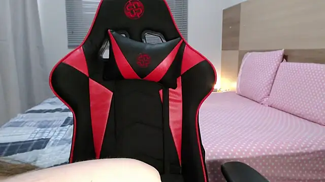 Snapshot of Naughty_Annn chatting on November 25, 2025, 5:57 pm Naughty Annn online show from November 25, 2025, 5:57 pm