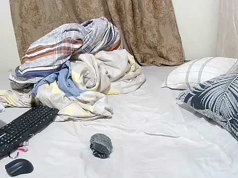 Snapshot of slender_sweet chatting on November 30, 2025, 6:52 pm slender sweet online show from November 30, 2025, 6:52 pm