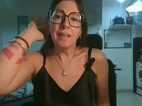 Snapshot of Calentandote chatting on July 1, 2026, 8:47 am Calentandote online show from July 1, 2026, 8:47 am