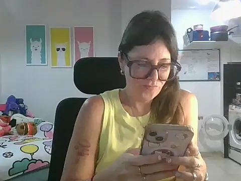Snapshot of Calentandote chatting on April 24, 2026, 10:39 am Calentandote online show from April 24, 2026, 10:39 am