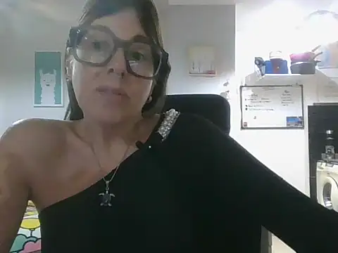 Snapshot of Calentandote chatting on May 8, 2026, 10:52 am Calentandote online show from May 8, 2026, 10:52 am