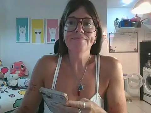Snapshot of Calentandote chatting on February 5, 2026, 10:11 am Calentandote online show from February 5, 2026, 10:11 am