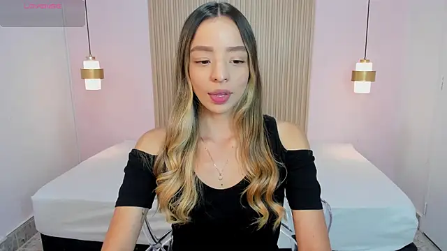 AliceRoss0 online show from April 17, 2026, 8:22 pm