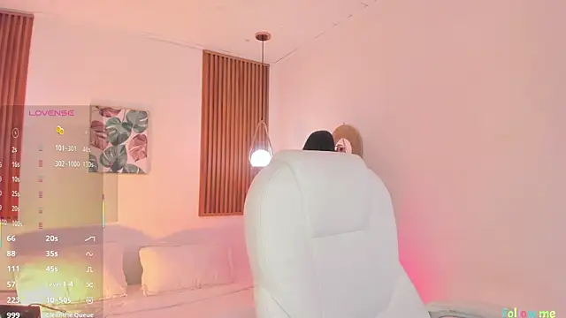 Snapshot of TiffanyWright chatting on November 9, 2025, 1:37 pm TiffanyWright online show from November 9, 2025, 1:37 pm