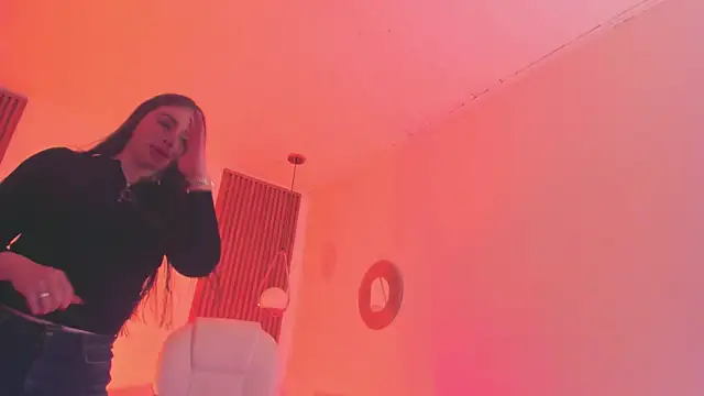 Snapshot of TiffanyWright chatting on November 30, 2025, 1:23 pm TiffanyWright online show from November 30, 2025, 1:23 pm