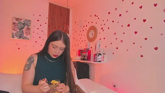 TiffanyWright online show from April 14, 2026, 1:27 pm