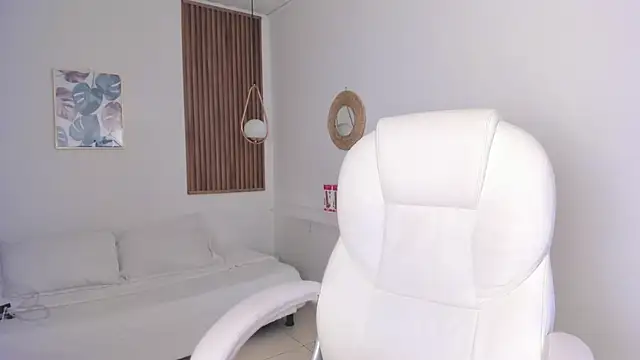 Snapshot of TiffanyWright chatting on December 14, 2025, 2:00 pm TiffanyWright online show from December 14, 2025, 2:00 pm