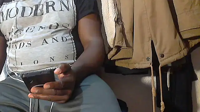 Snapshot of mmoiblack chatting on January 31, 2026, 11:14 pm mmoiblack online show from January 31, 2026, 11:14 pm