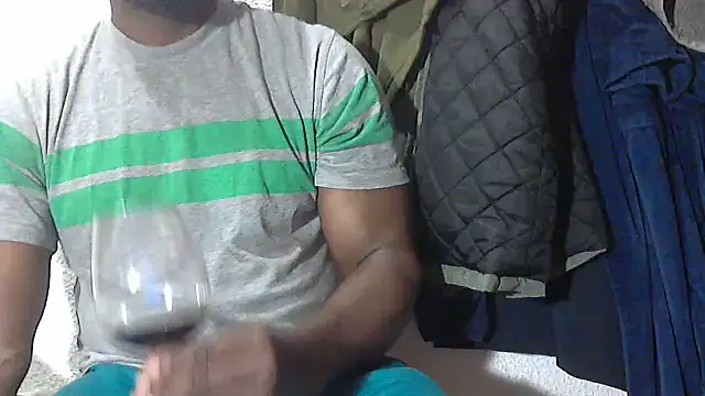 Snapshot of mmoiblack chatting on April 14, 2026, 9:42 pm mmoiblack online show from April 14, 2026, 9:42 pm