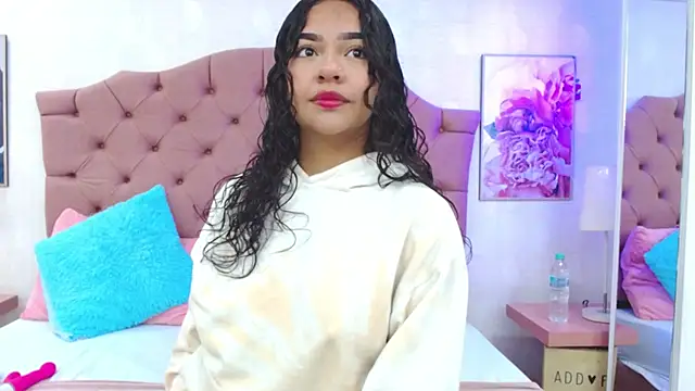 Snapshot of VictoriaBlakee chatting on March 8, 2025, 11:58 am VictoriaBlakee online show from March 8, 2025, 11:58 am