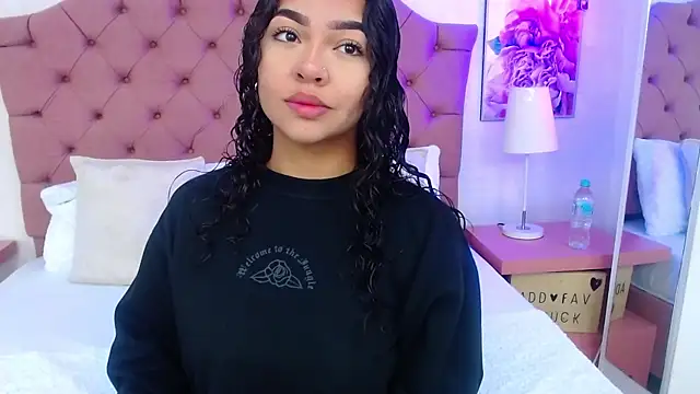 Snapshot of VictoriaBlakee chatting on March 21, 2025, 11:44 am VictoriaBlakee online show from March 21, 2025, 11:44 am