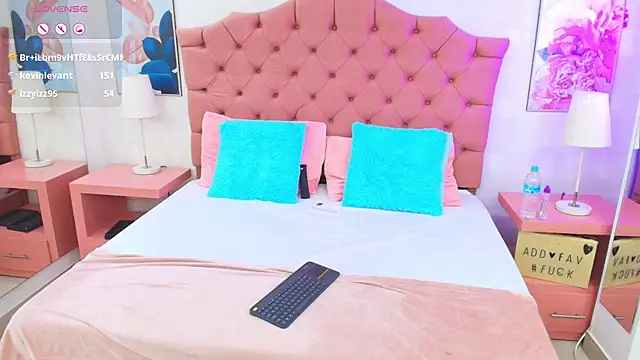 Snapshot of VictoriaBlakee chatting on March 6, 2025, 6:05 pm VictoriaBlakee online show from March 6, 2025, 6:05 pm