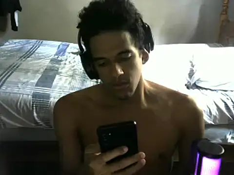 RenziTatte online show from February 4, 2025, 1:06 pm