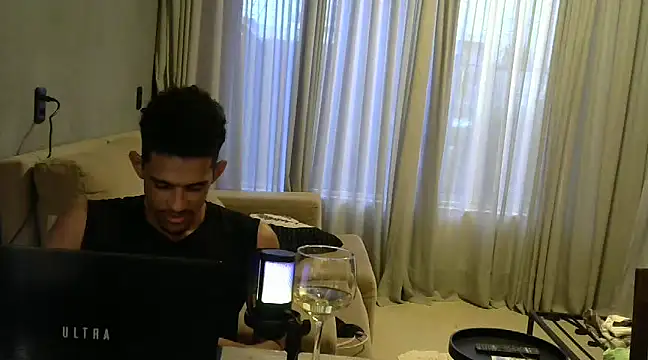 RenziTatte online show from March 8, 2025, 10:02 pm