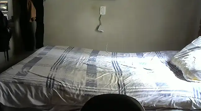 RenziTatte online show from March 5, 2025, 2:23 pm