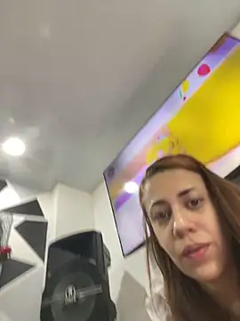 Snapshot of AnnbellaRosse chatting on February 15, 2025, 6:01 pm AnnbellaRosse online show from February 15, 2025, 6:01 pm