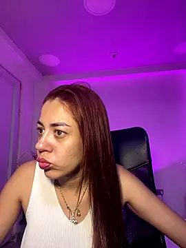 Snapshot of AnnbellaRosse chatting on October 22, 2025, 4:28 pm AnnbellaRosse online show from October 22, 2025, 4:28 pm