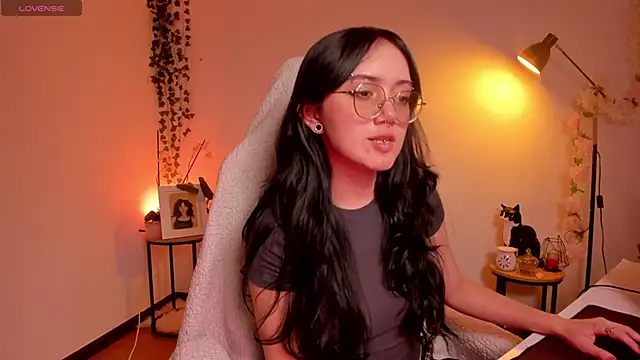 suzumi   online show from October 24, 2025, 7:07 am