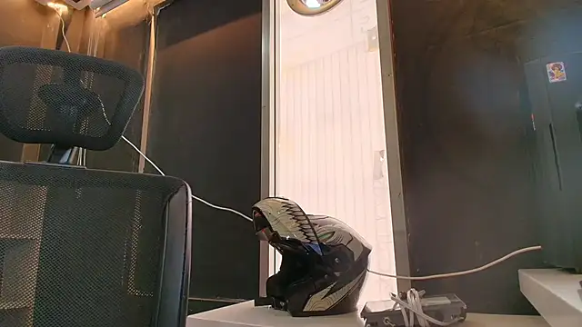 Snapshot of TifanyWhite_ chatting on February 17, 2025, 8:27 pm TifanyWhite online show from February 17, 2025, 8:27 pm