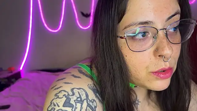 Snapshot of Mizztikaa chatting on November 25, 2025, 9:26 pm Mizztikaa online show from November 25, 2025, 9:26 pm